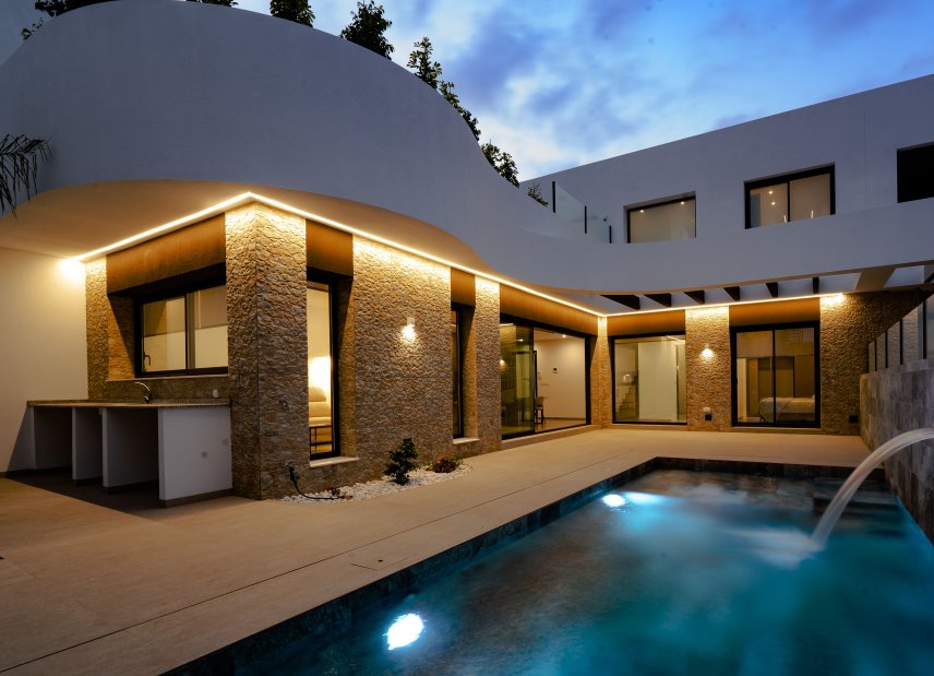 New Build - detached -
Heredades