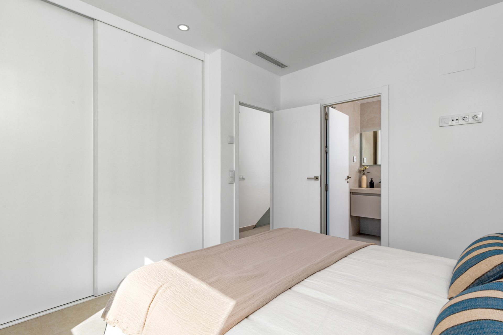 New Build - Villa -
Mil Palmeras