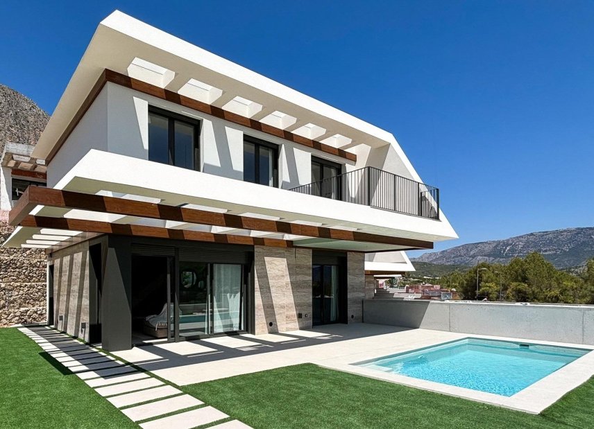 Nybyggeri - detached -
Polop