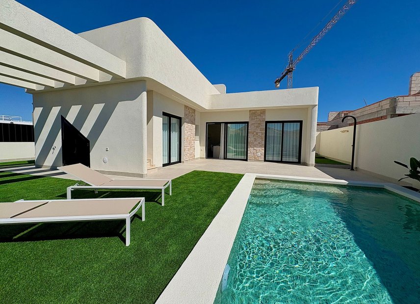Nybyggeri - detached -
Roldán