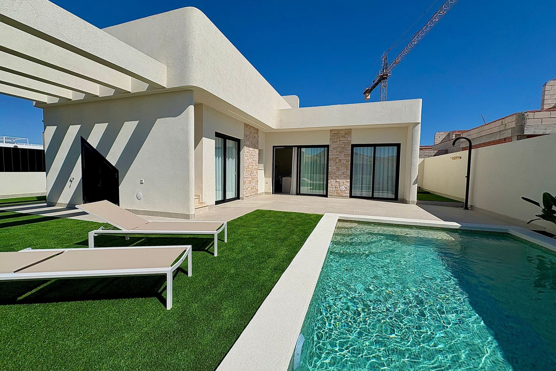 Nybyggeri - detached -
Roldán