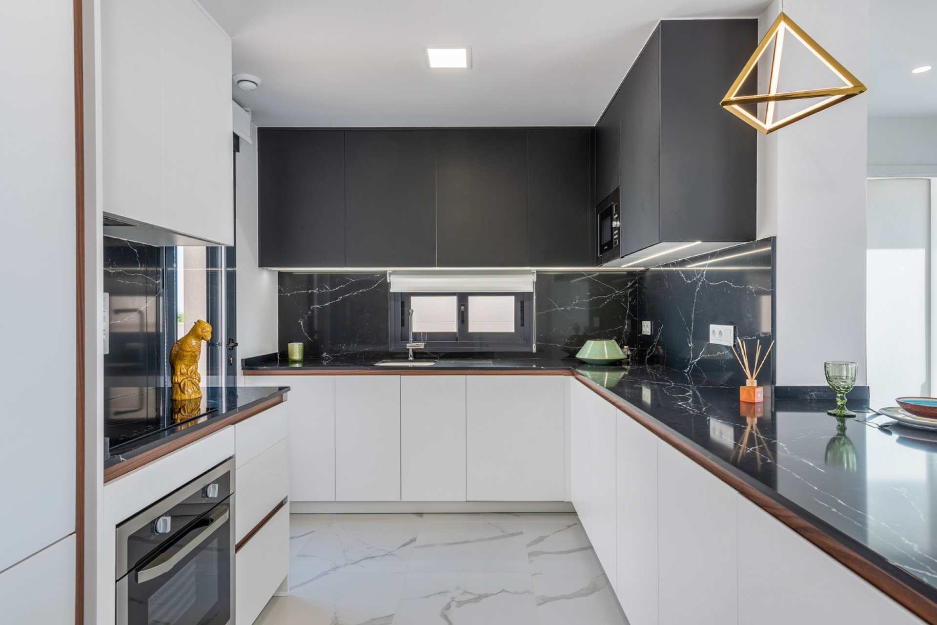 Nybyggeri - low-bungalow -
San Miguel de Salinas
