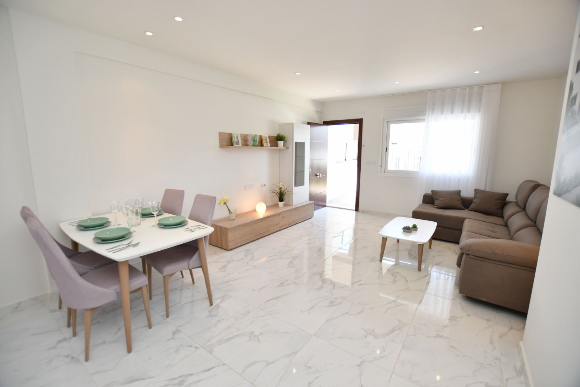 Nybyggeri - low-bungalow -
San Miguel de Salinas