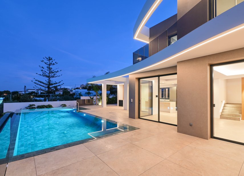 Obra nueva - Villa -
Benissa