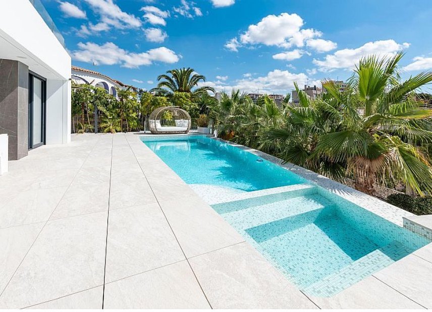 Obra nueva - Villa -
Calpe