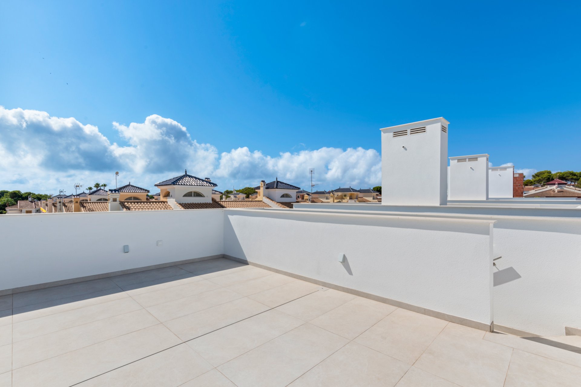 Obra nueva - Villa -
Mil Palmeras