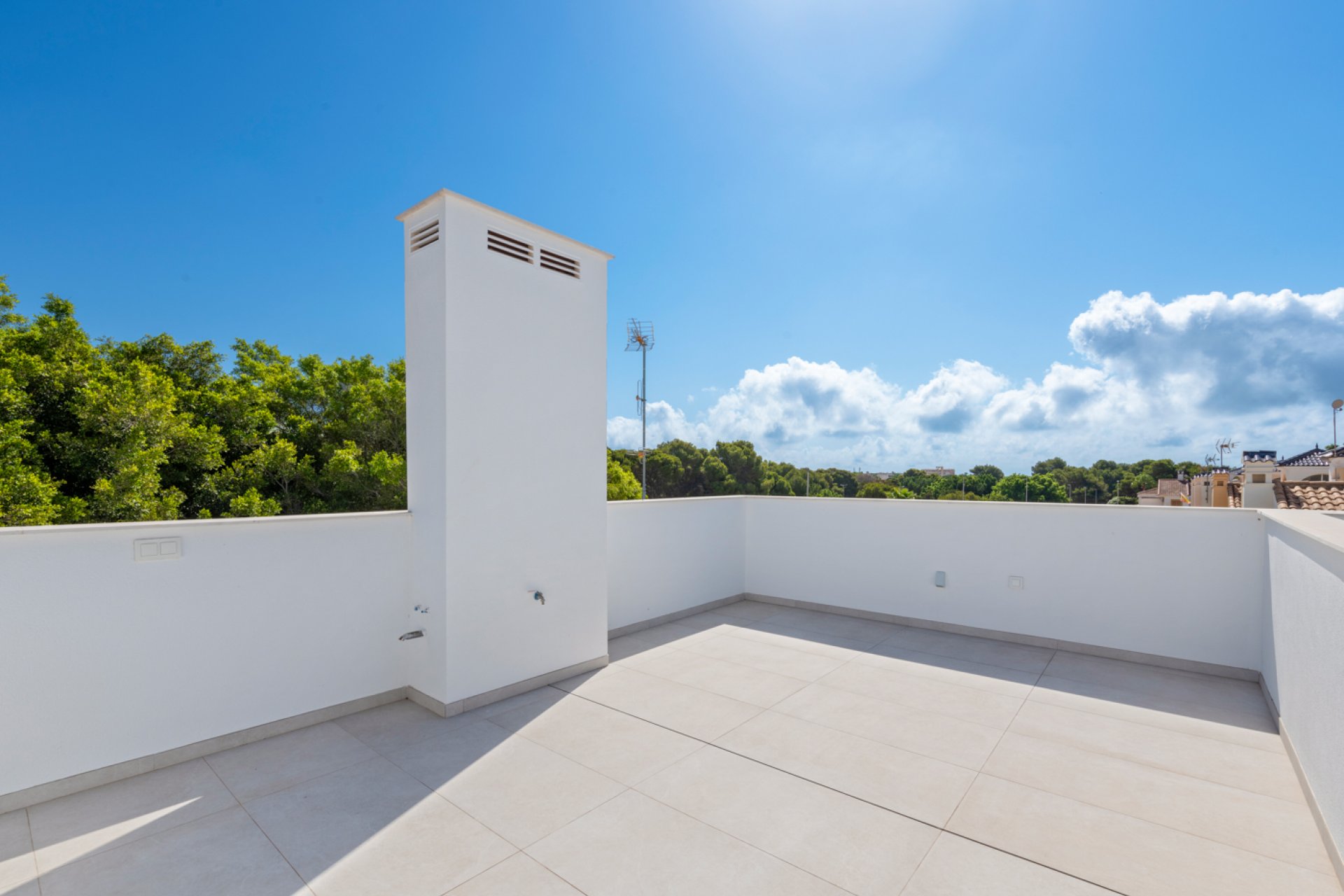 Obra nueva - Villa -
Mil Palmeras