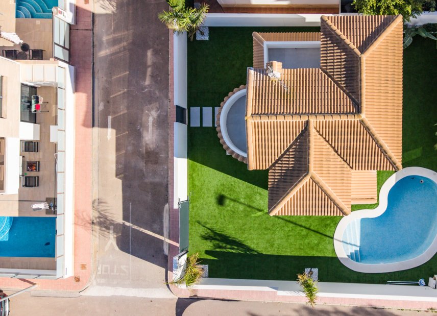 Obra nueva - Villa -
Orihuela Costa