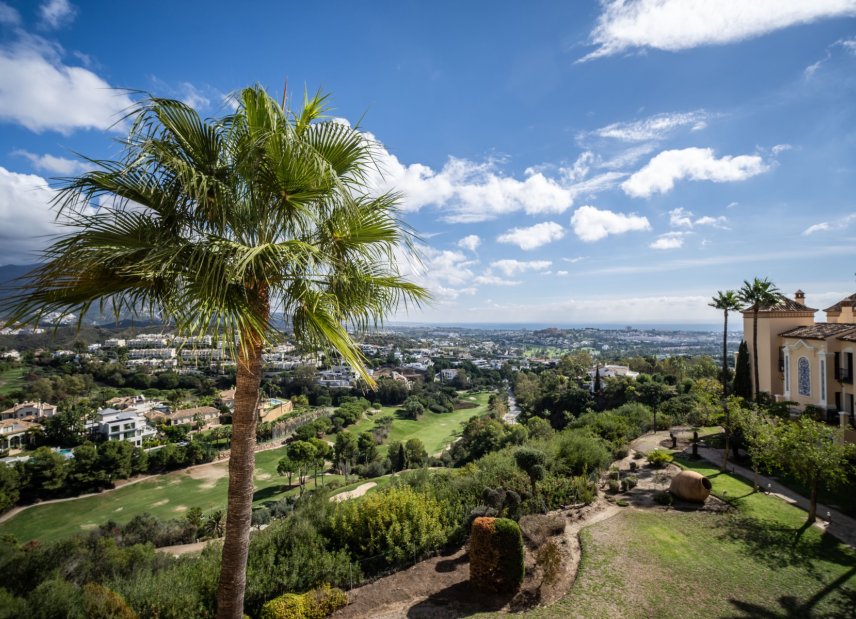 Resale - apartment -
Benahavis - La Quinta