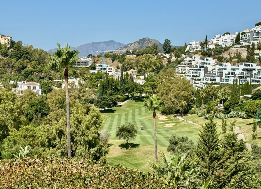 Resale - apartment -
Benahavis - La Quinta
