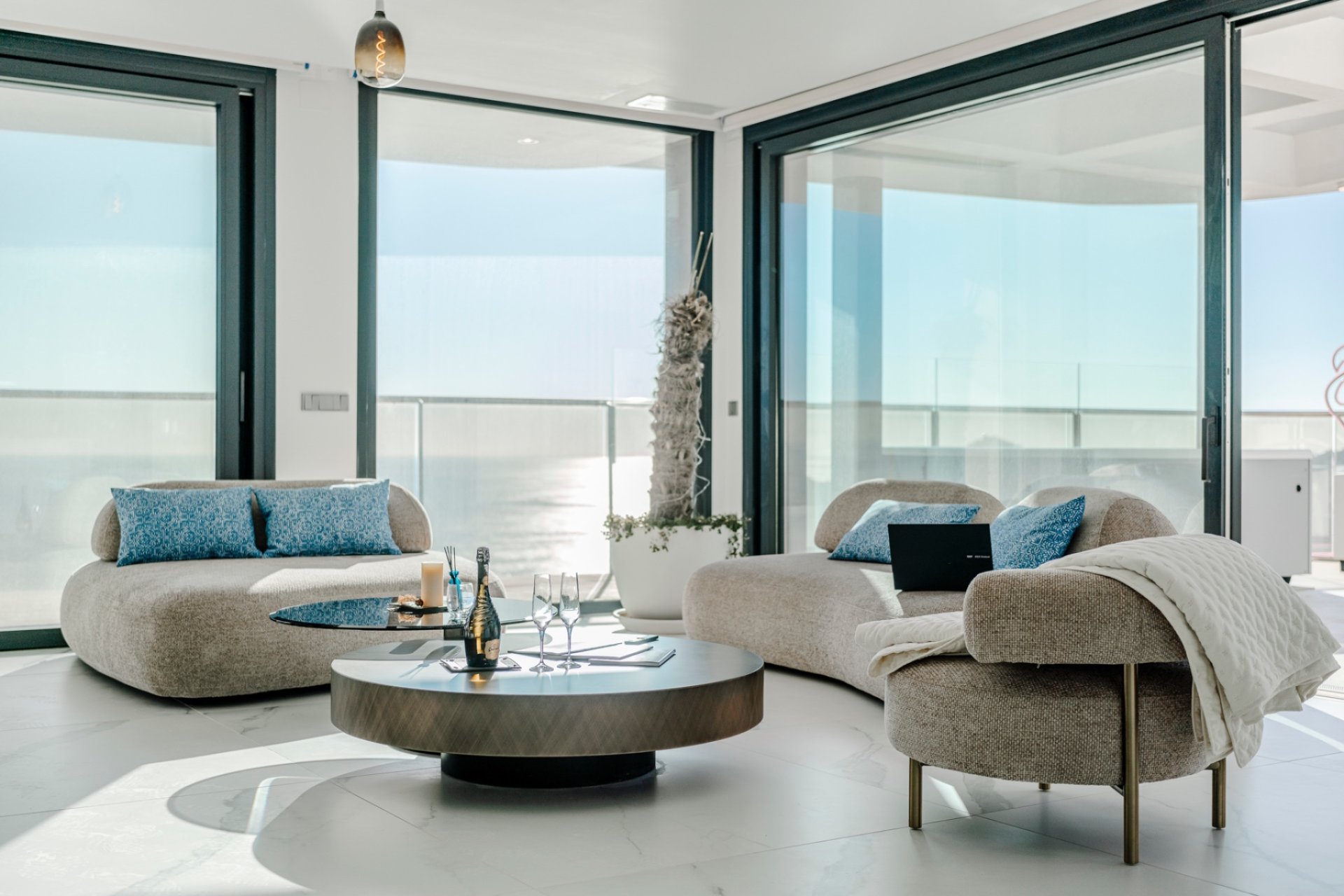 Resale - apartment -
Benidorm
