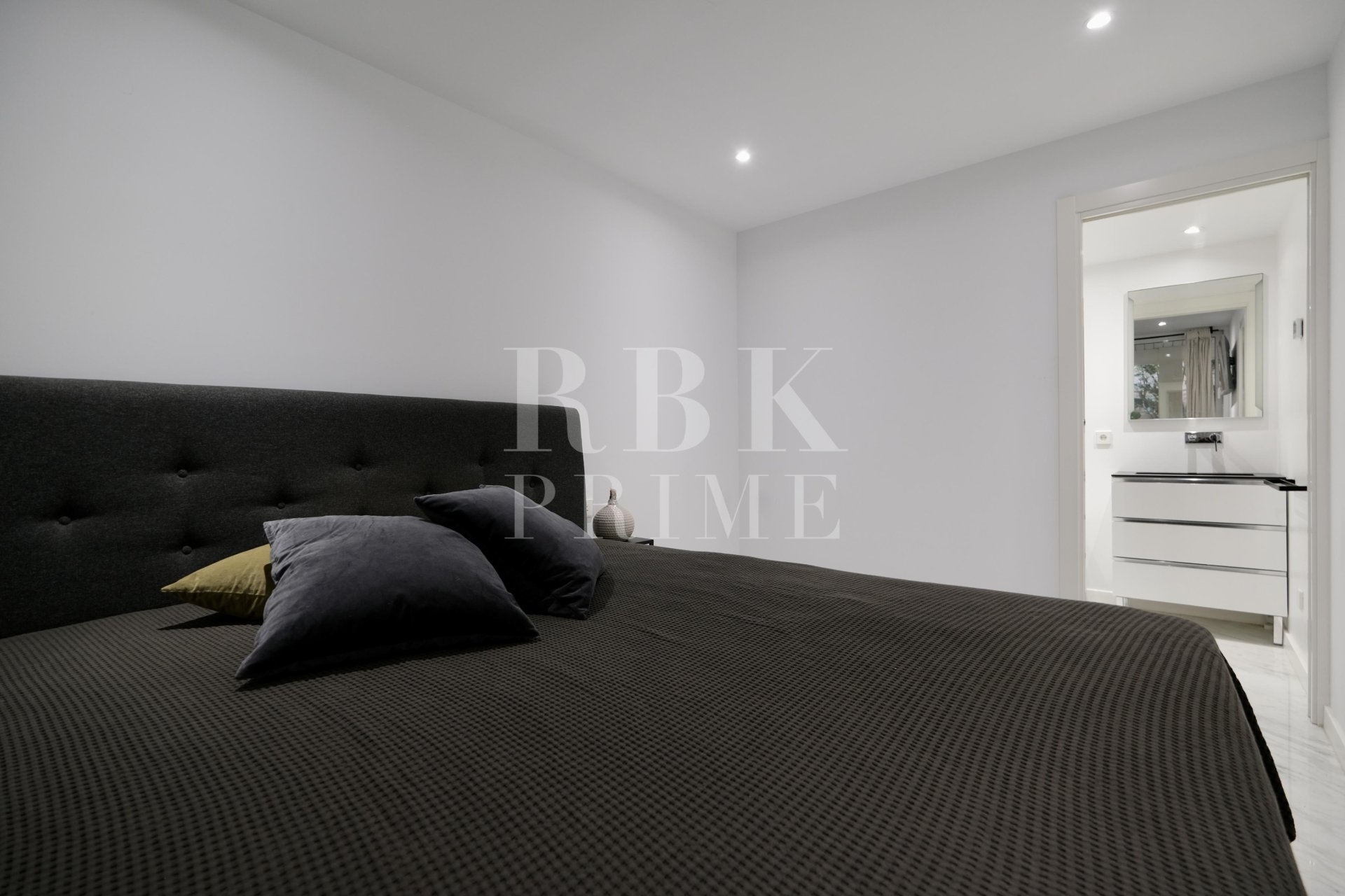Resale - apartment -
Calvià - Portals Nous
