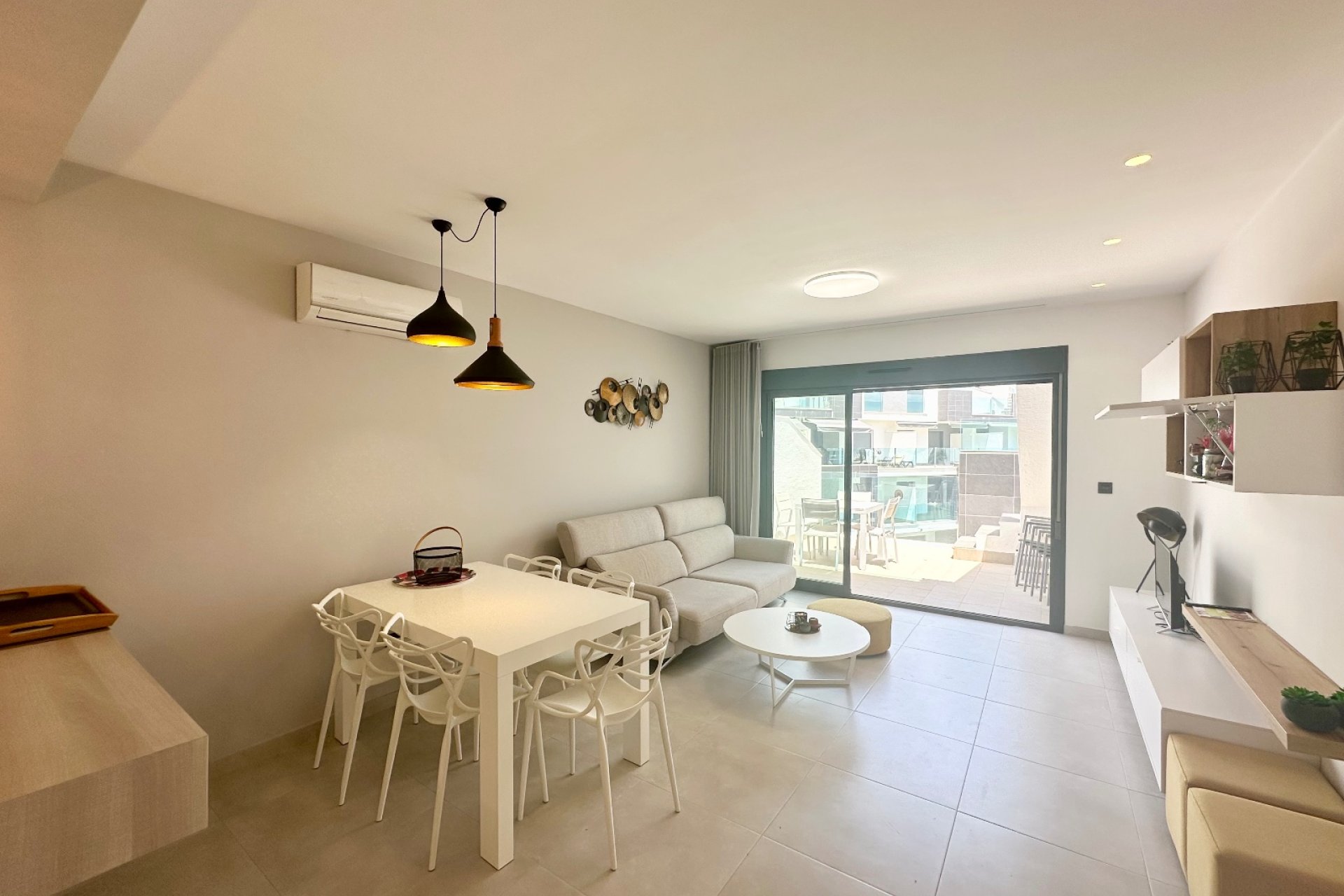 Resale - apartment -
Guardamar del Segura - El Raso