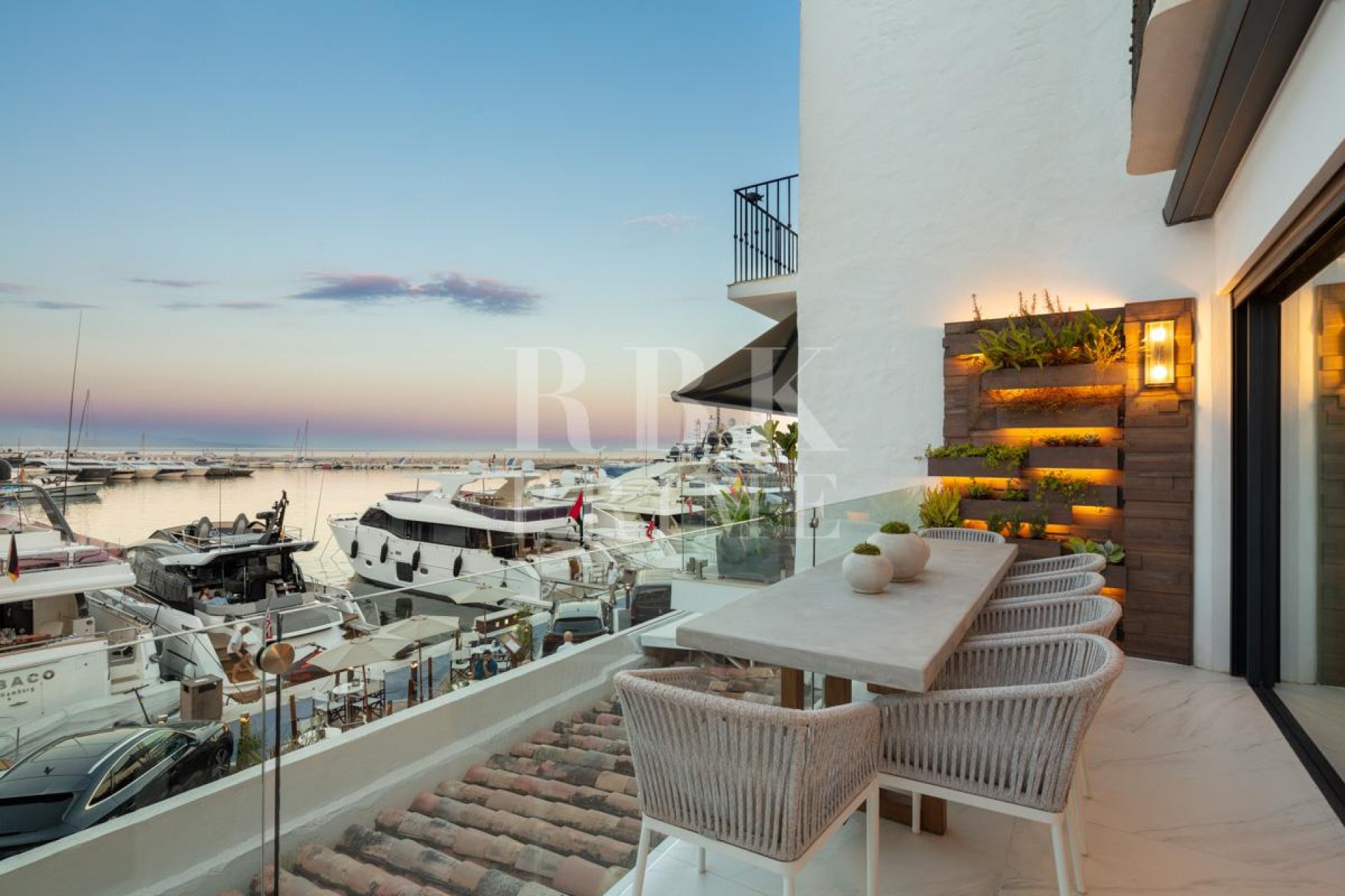 Resale - apartment -
Malaga - Nueva Andalucía