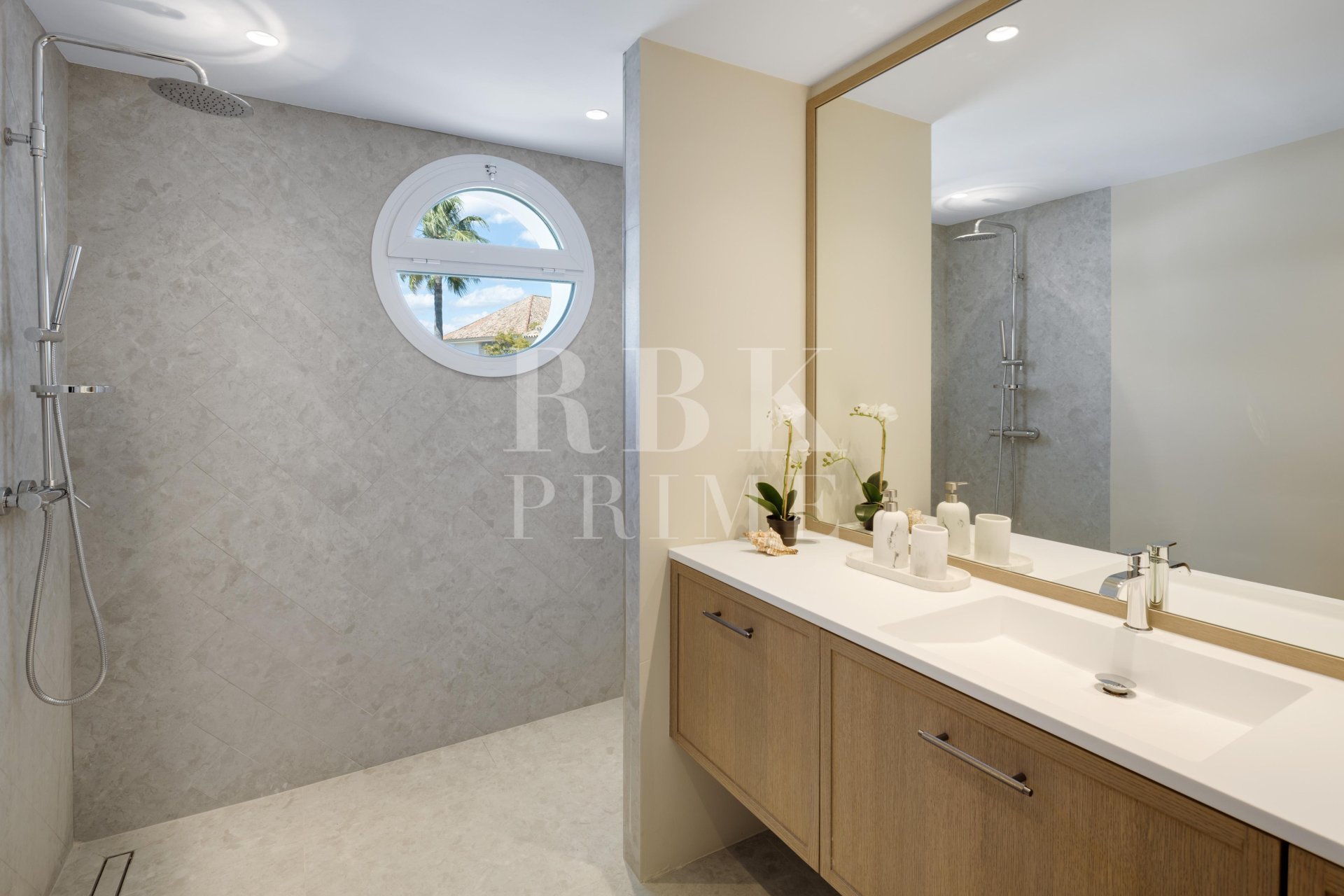 Resale - apartment -
Marbella