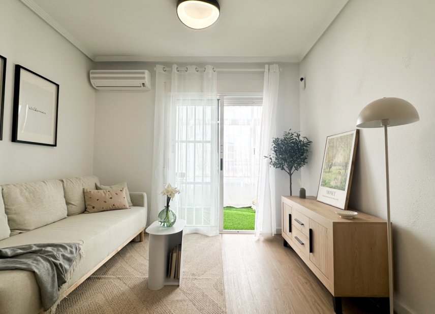 Resale - apartment -
Orihuela Costa - Playa Flamenca