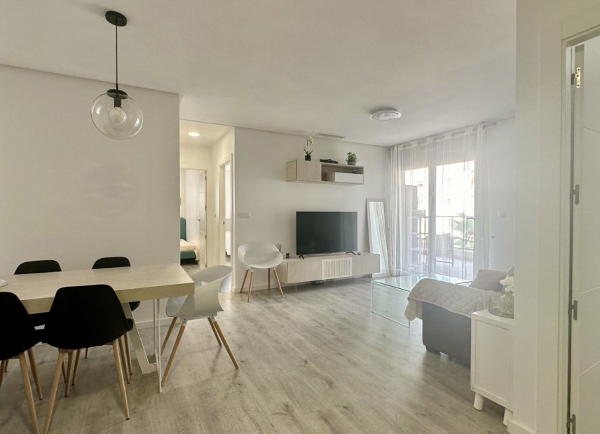 Resale - apartment -
Orihuela Costa - Villamartín