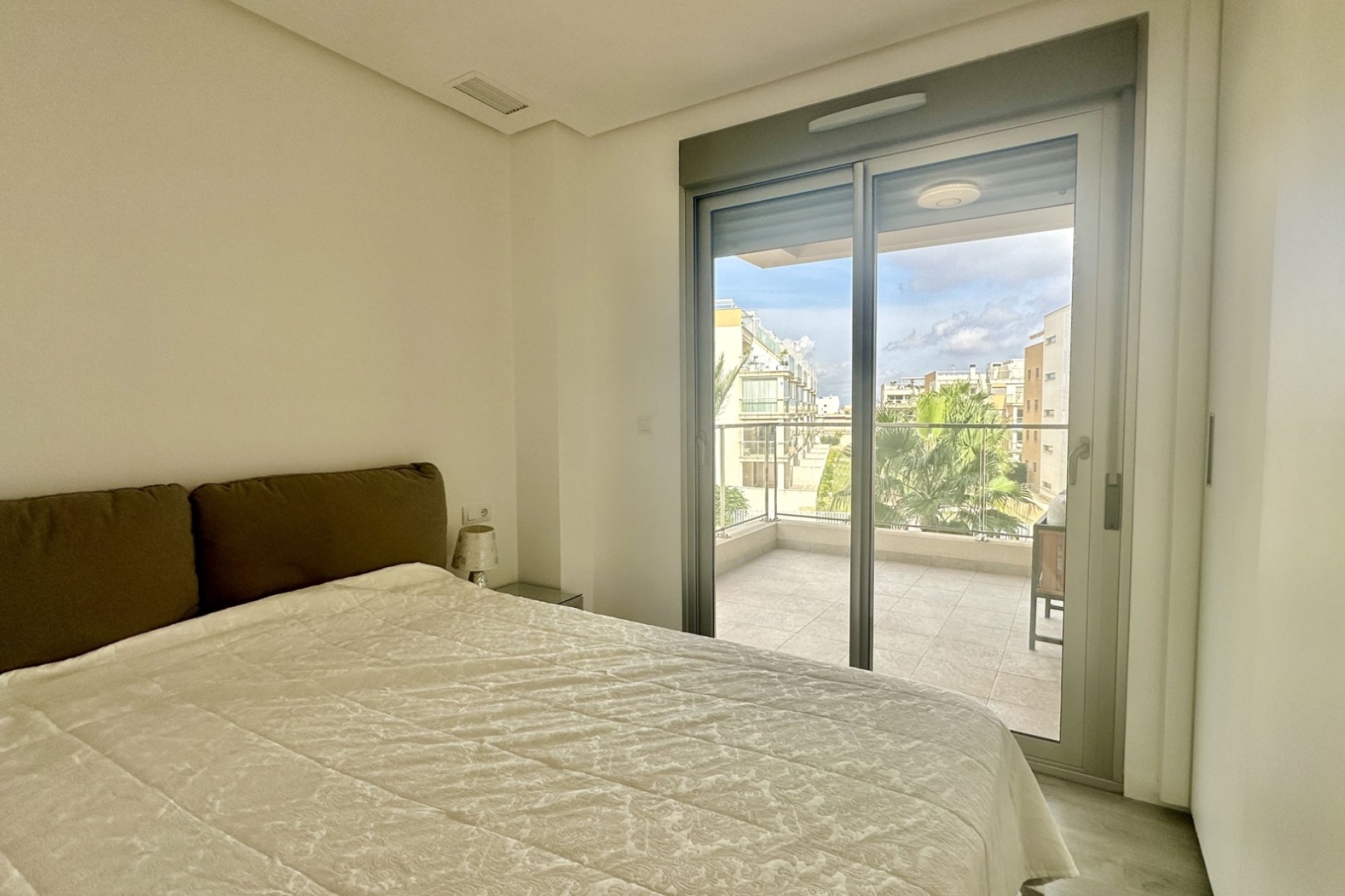 Resale - apartment -
Orihuela Costa - Villamartín