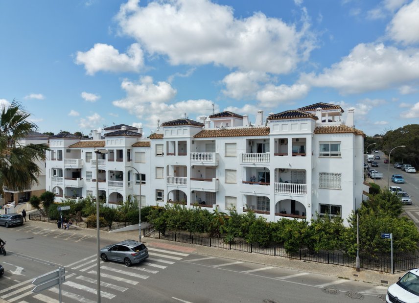 Resale - apartment -
Orihuela Costa - Villamartín