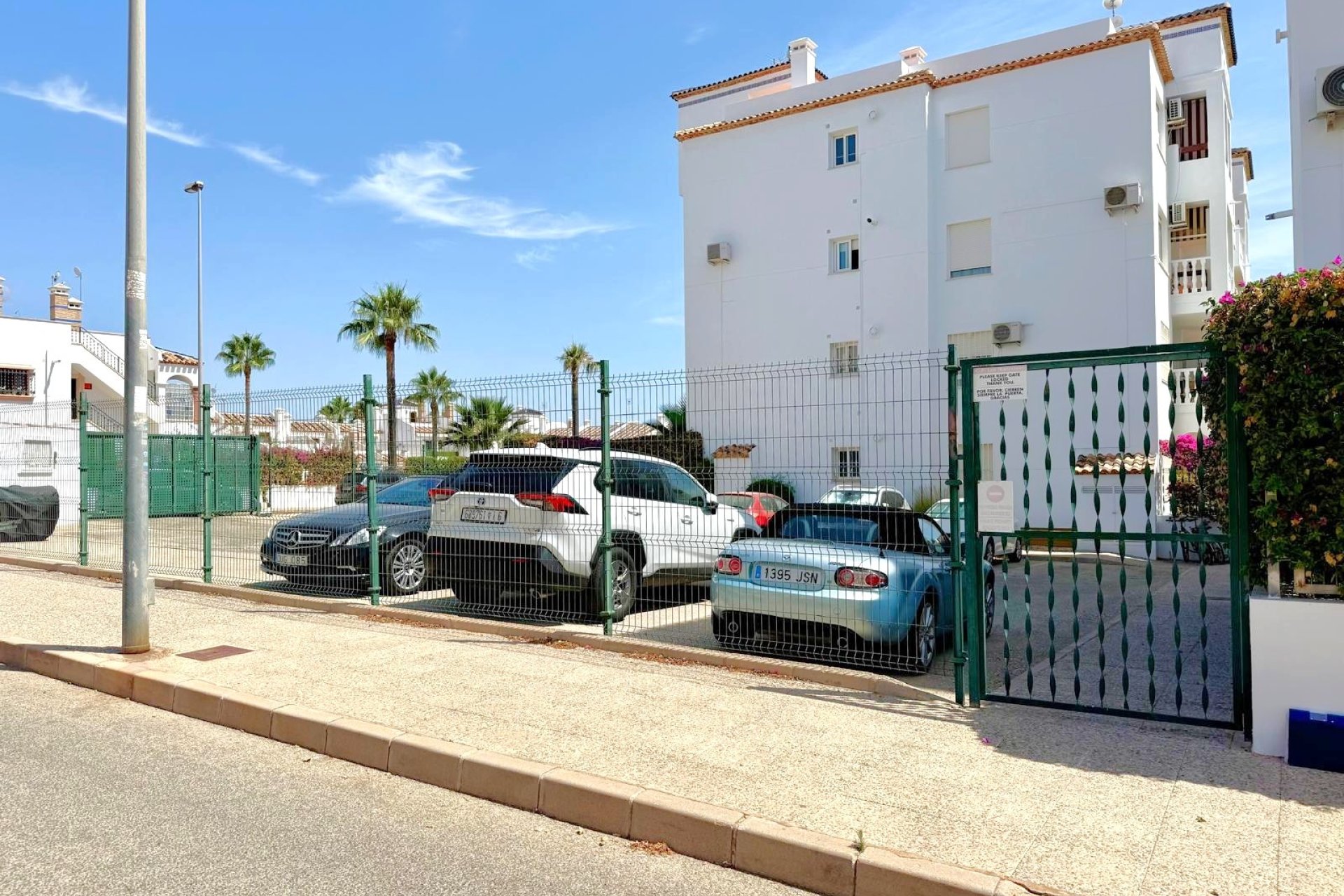 Resale - apartment -
Orihuela Costa - Villamartín