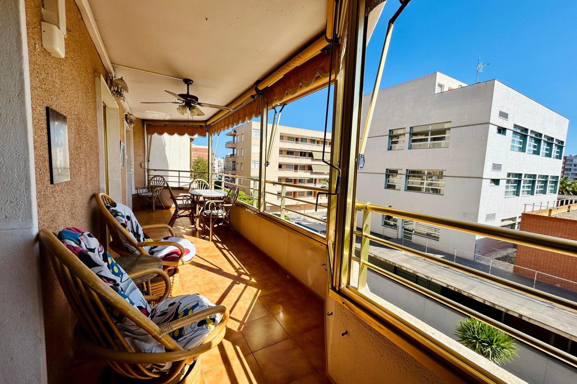 Resale - apartment -
Santa Pola - Puerto
