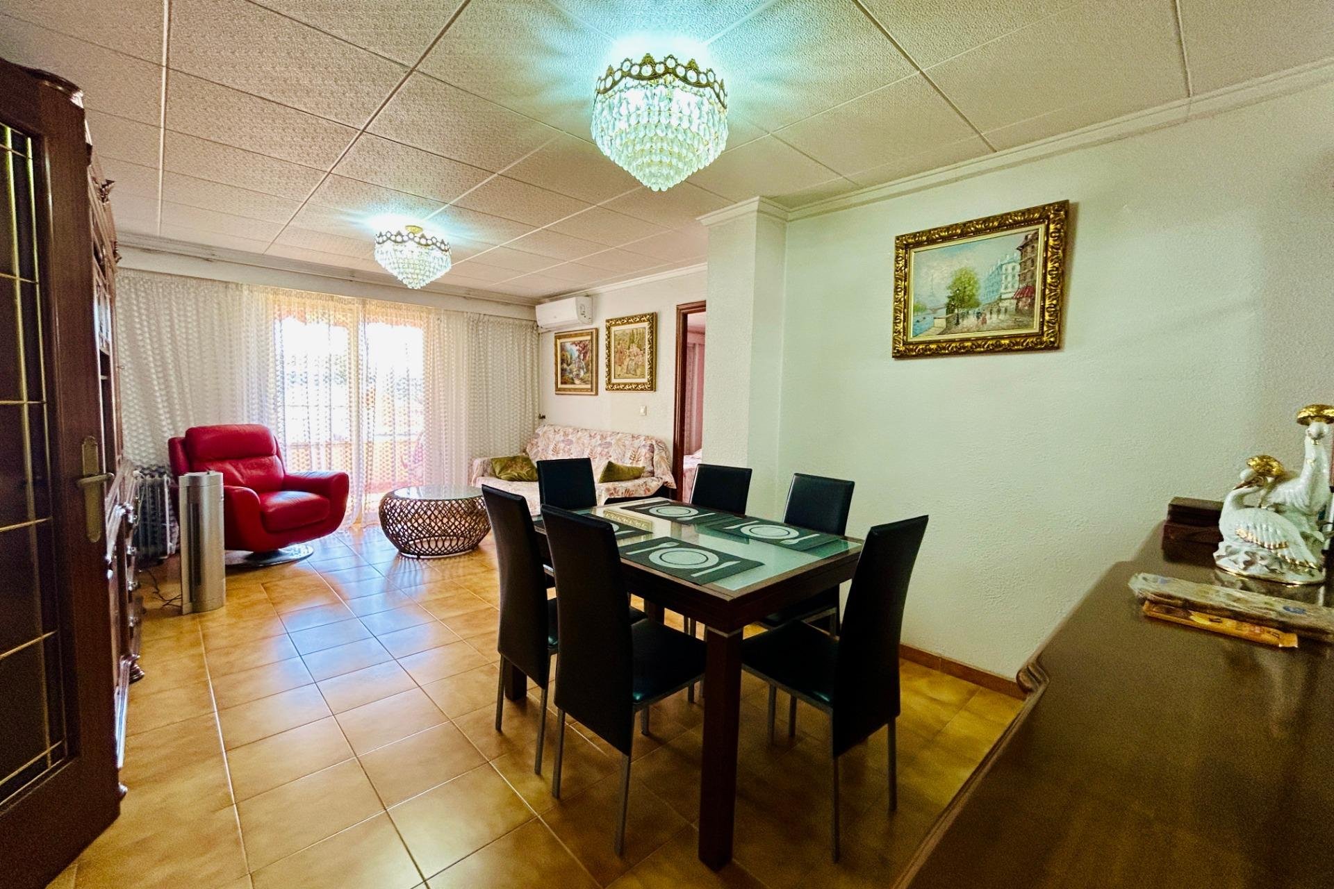Resale - apartment -
Santa Pola - Puerto
