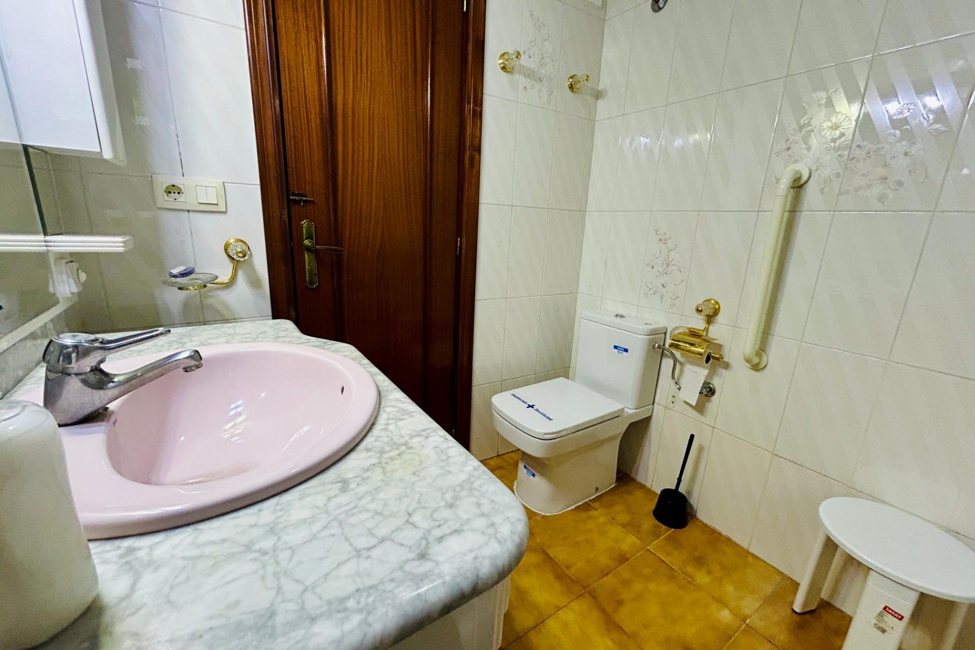 Resale - apartment -
Santa Pola - Puerto