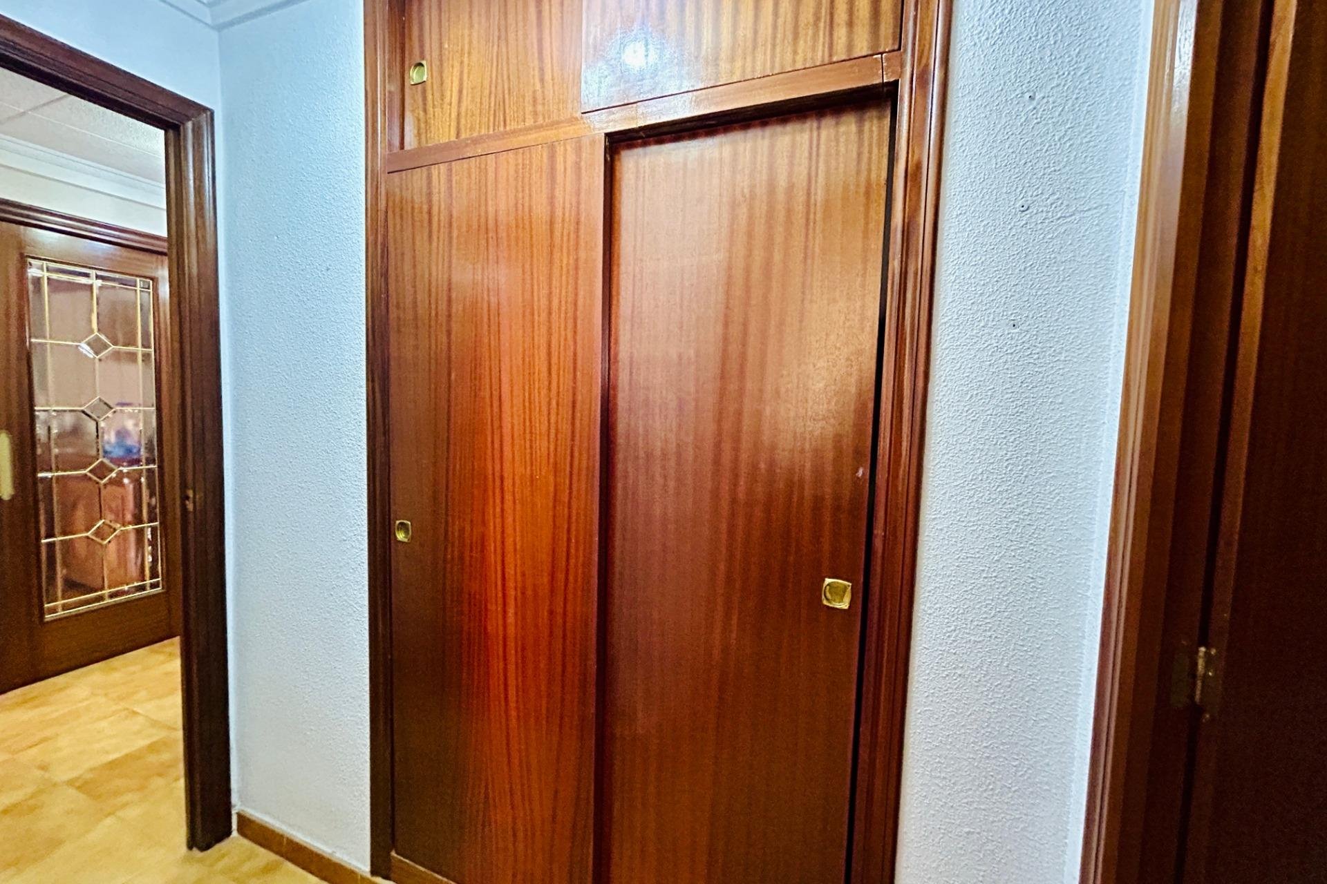 Resale - apartment -
Santa Pola - Puerto