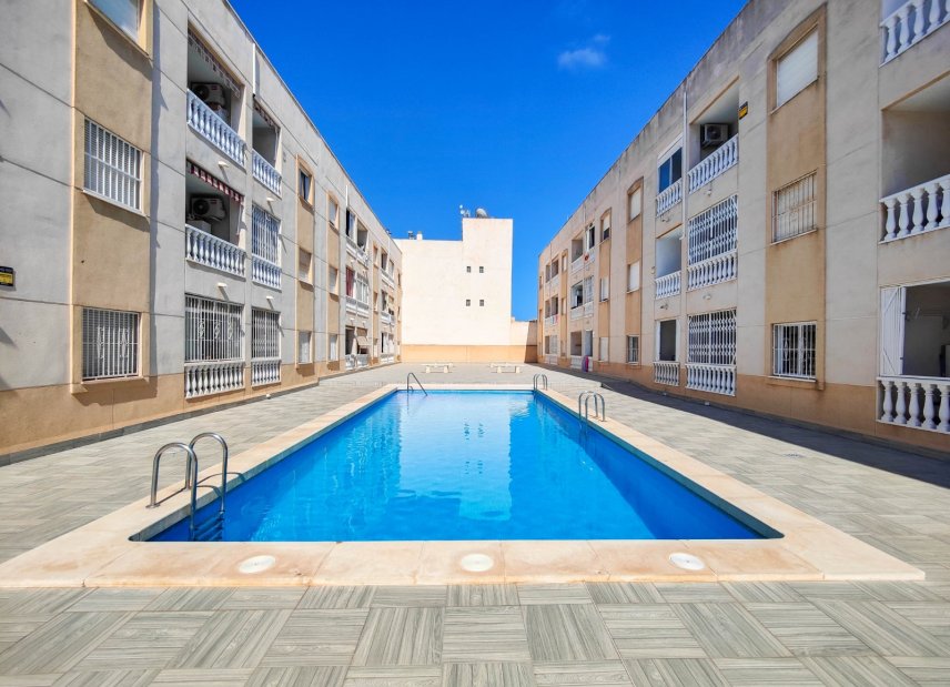 Resale - apartment -
Torrevieja - Antonio Machado