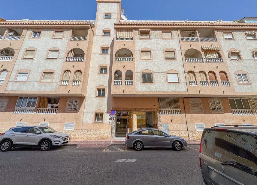 Resale - apartment -
Torrevieja - El molino