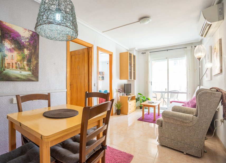 Resale - apartment -
Torrevieja - El molino