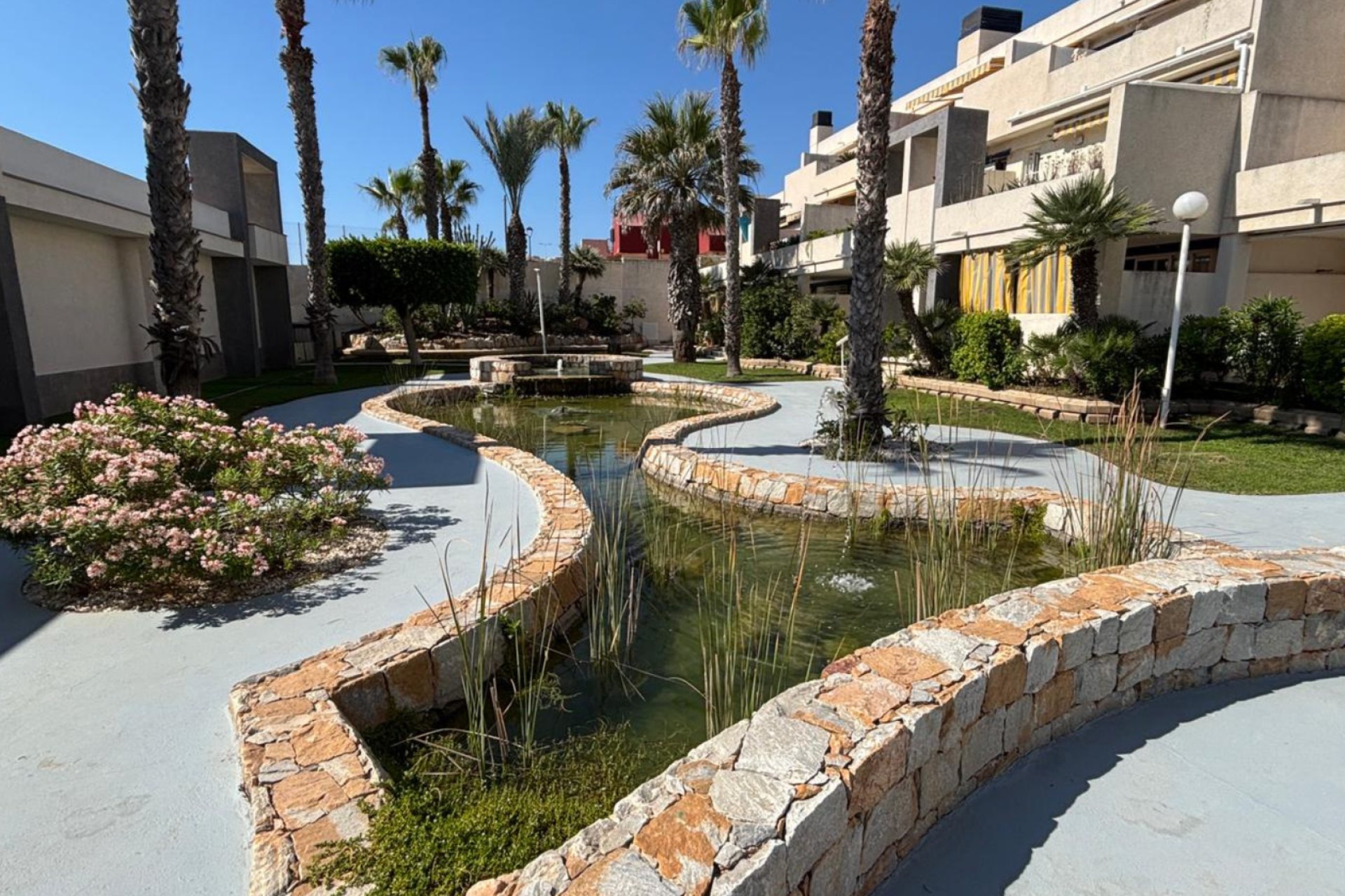 Resale - apartment -
Torrevieja - La Mata