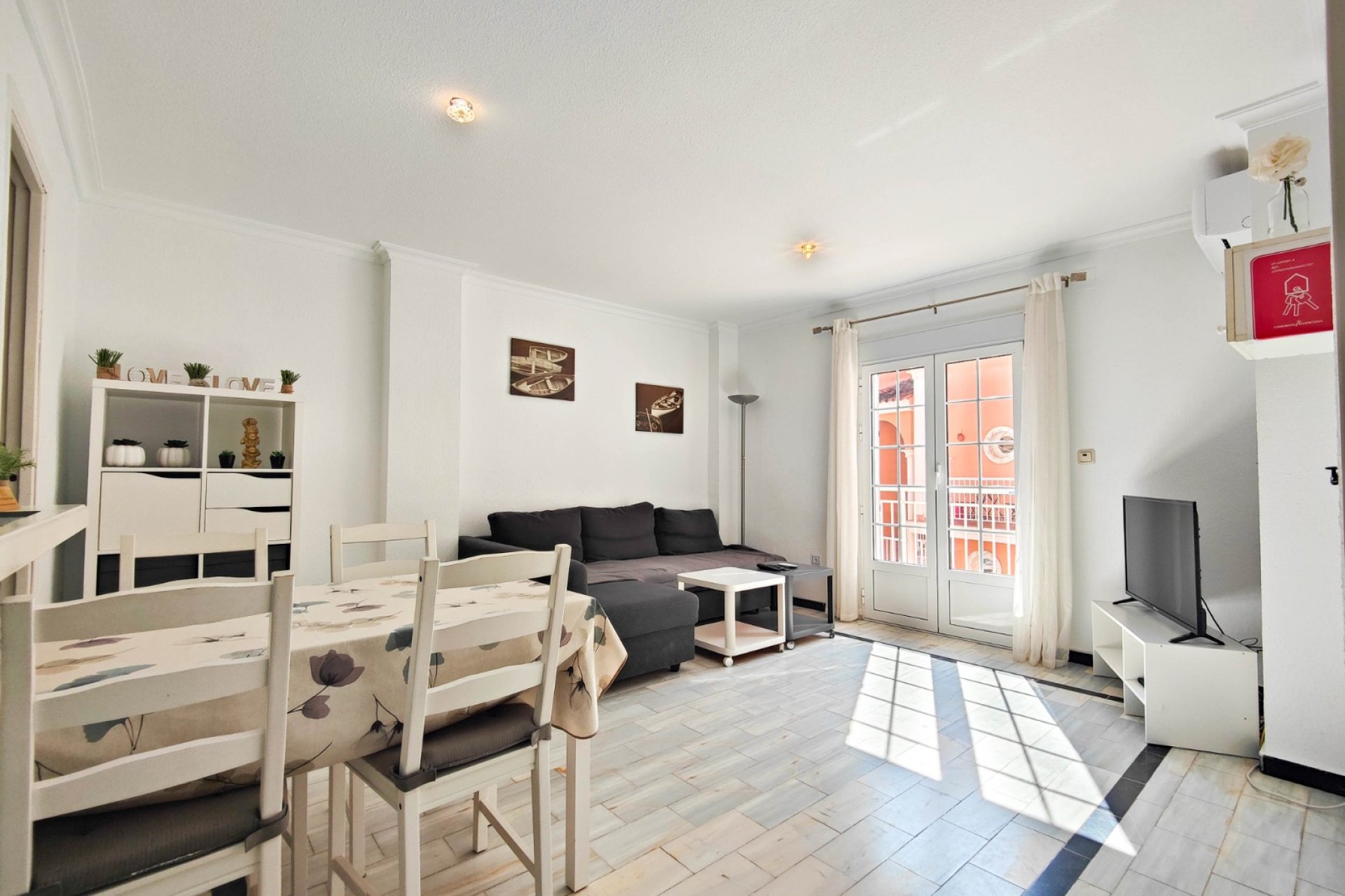 Resale - apartment -
Torrevieja - La Mata