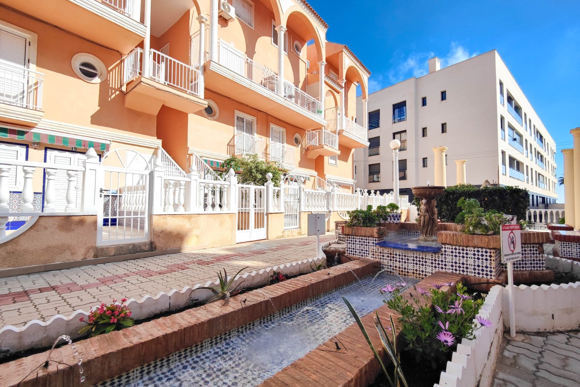 Resale - apartment -
Torrevieja - La Mata