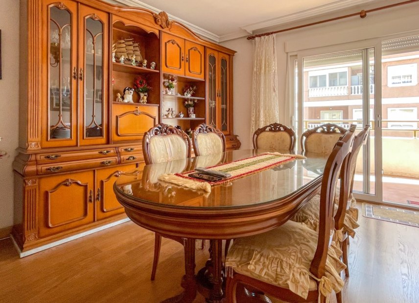 Resale - apartment -
Torrevieja - Playa Los Naufragos