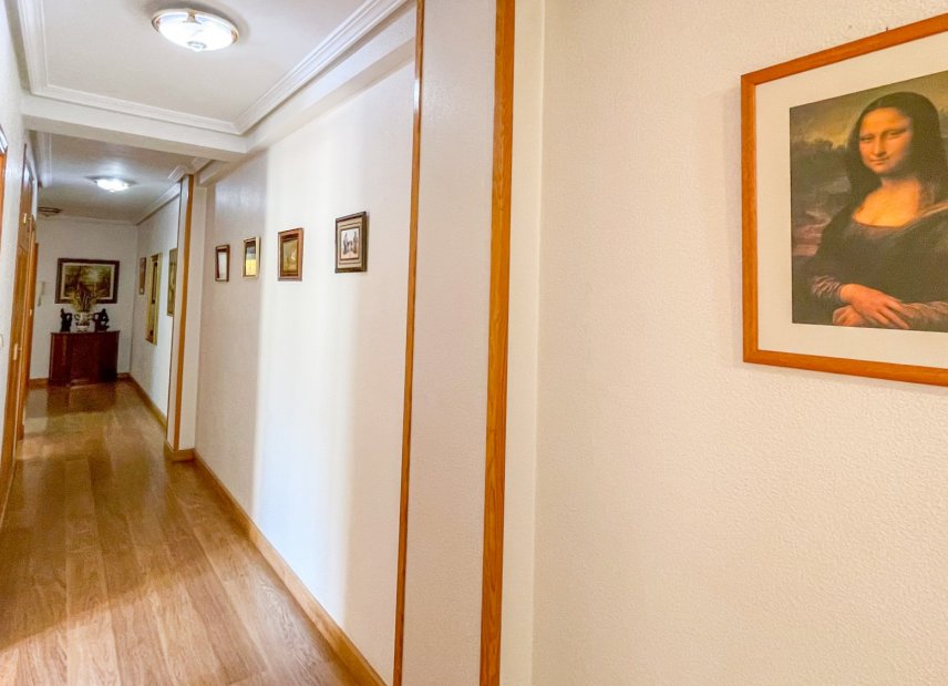 Resale - apartment -
Torrevieja - Playa Los Naufragos