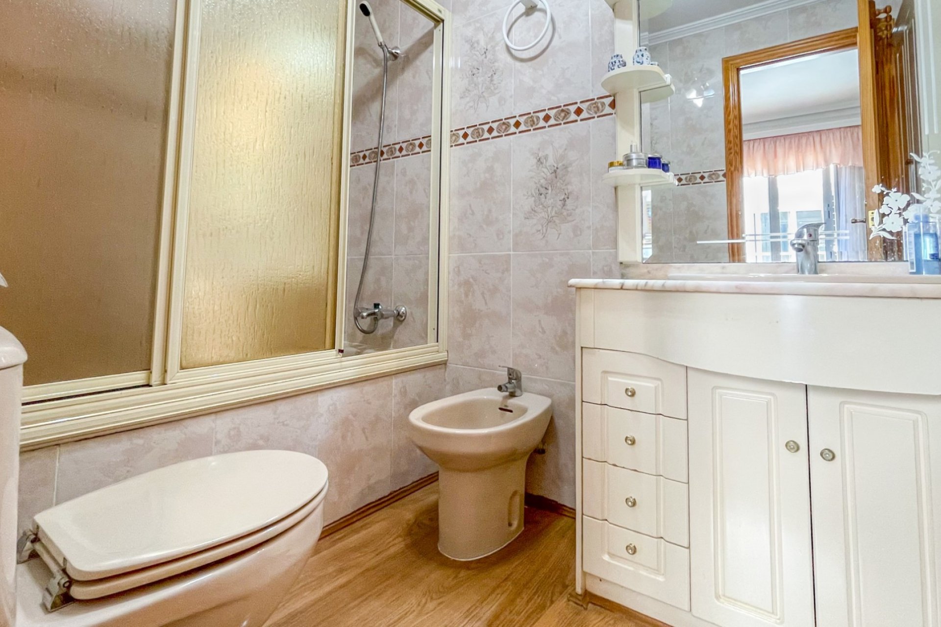 Resale - apartment -
Torrevieja - Playa Los Naufragos