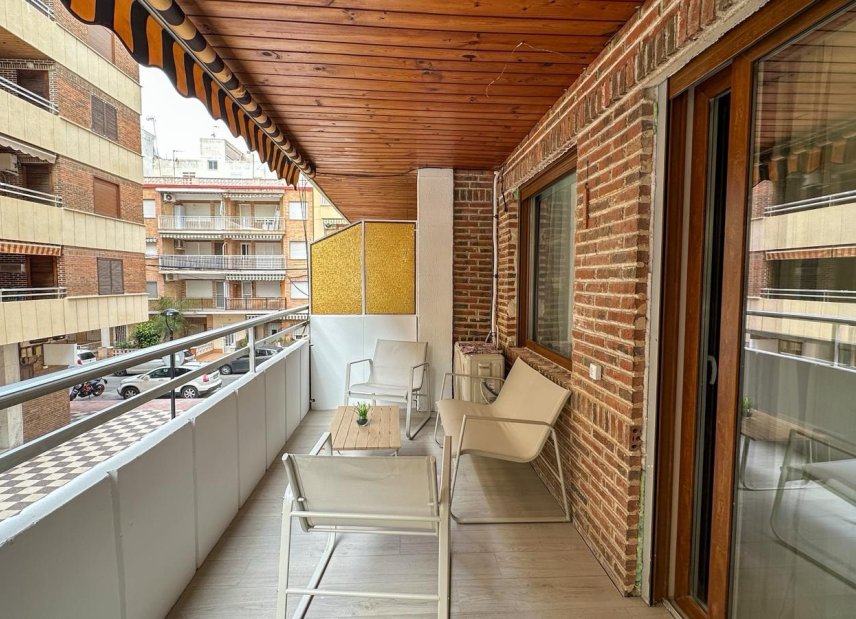 Resale - apartment -
Torrevieja - Playa Los Naufragos