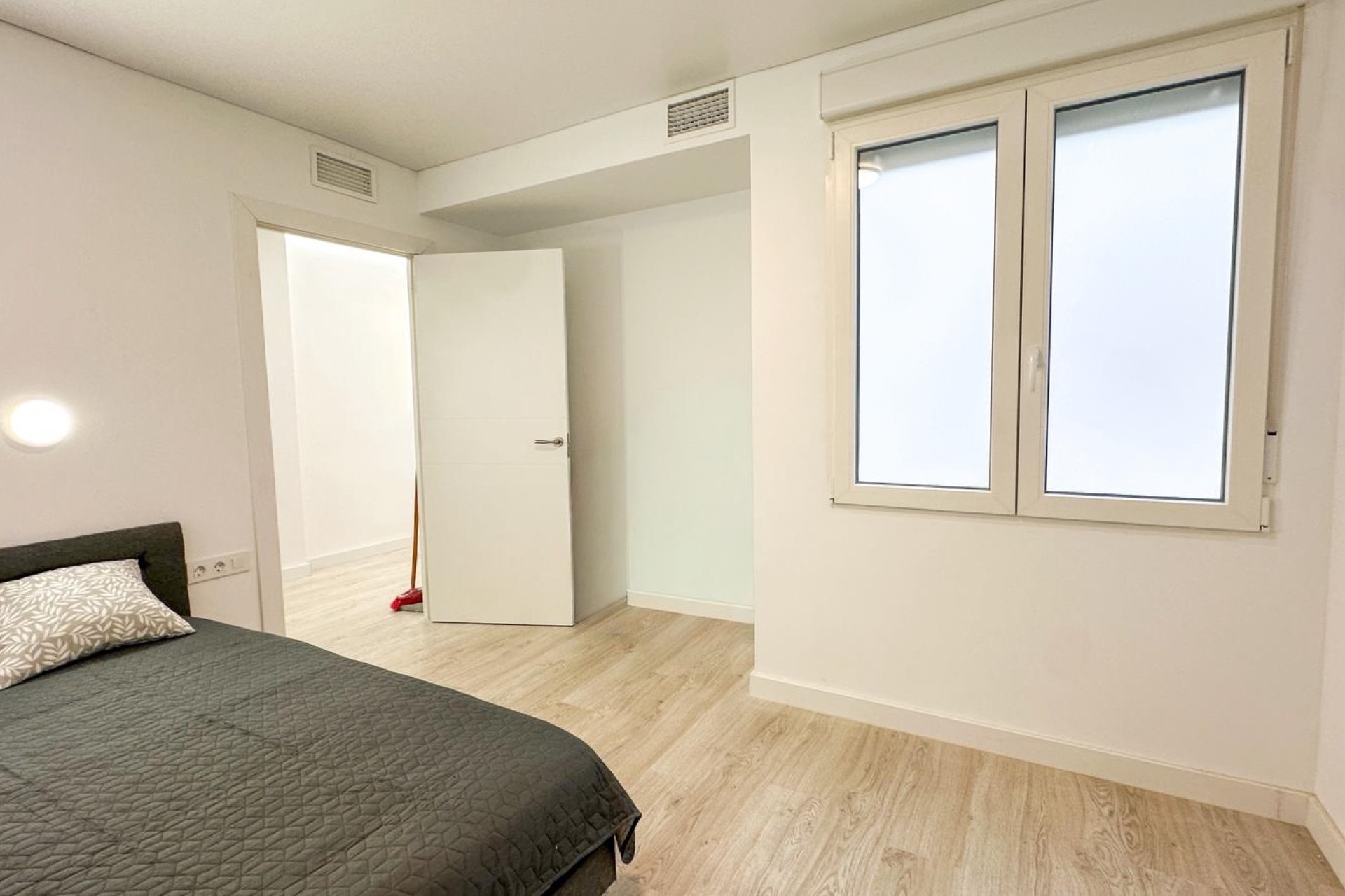Resale - apartment -
Torrevieja - Playa Los Naufragos
