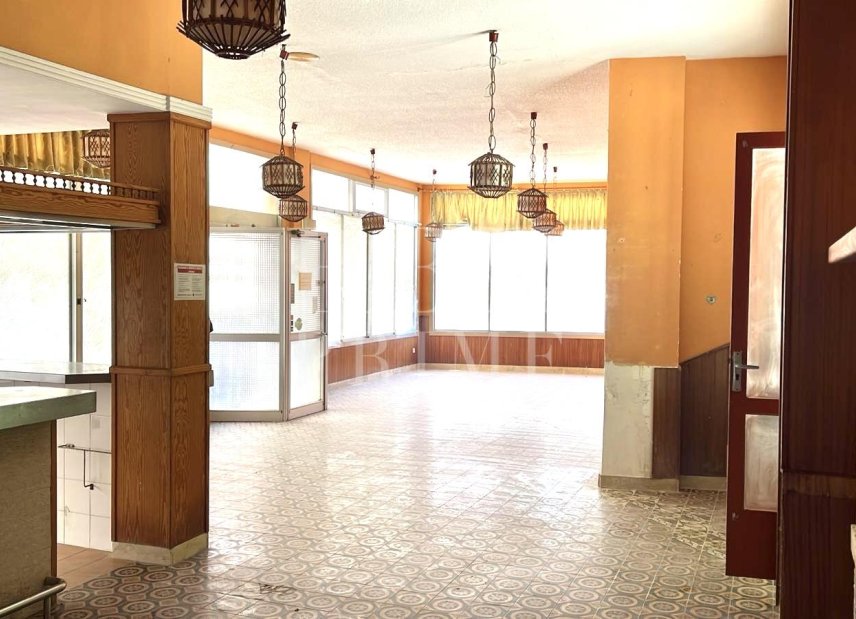 Resale - Commercial -
Palma - Gènova