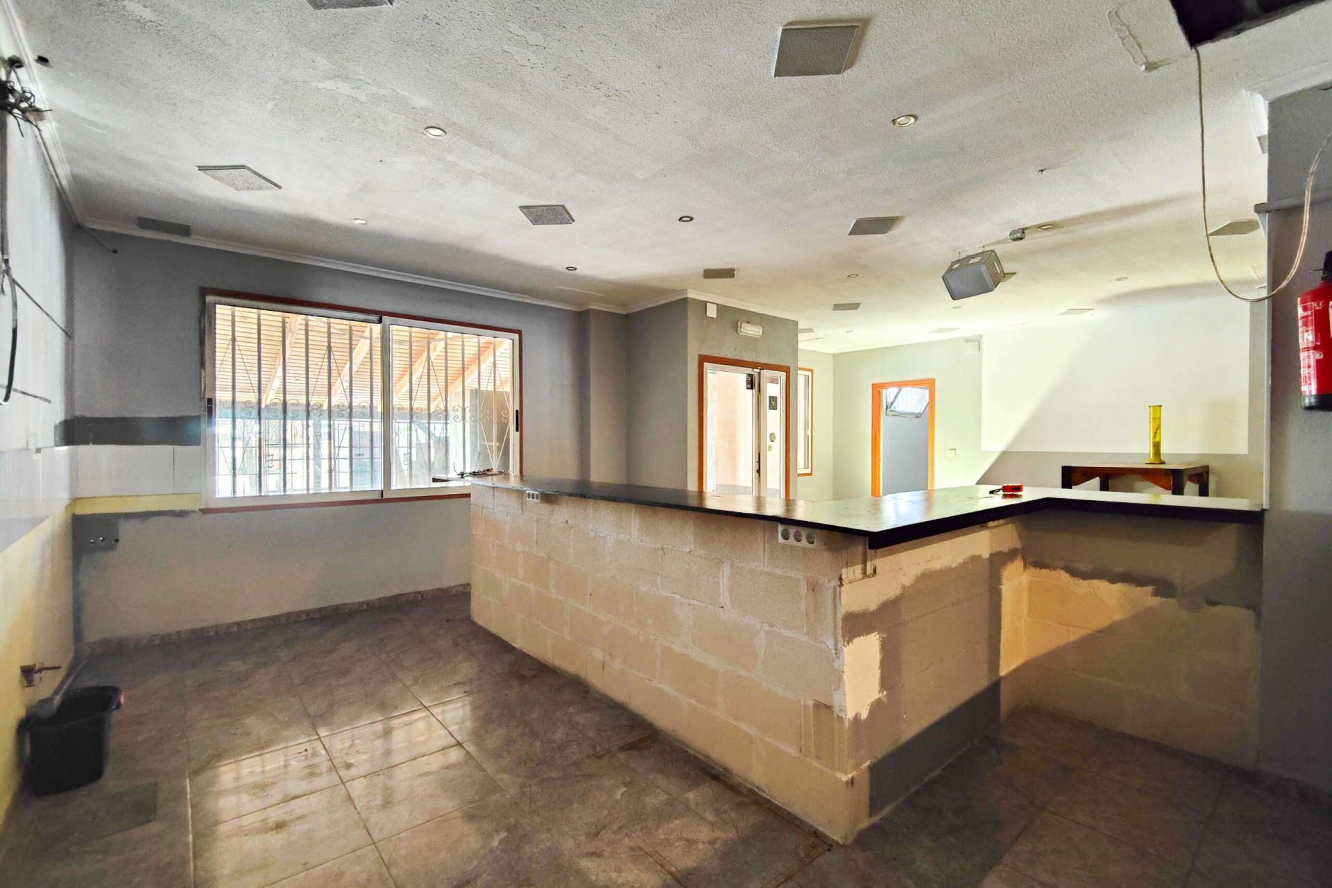 Resale - Commercial -
Torrevieja - La Siesta