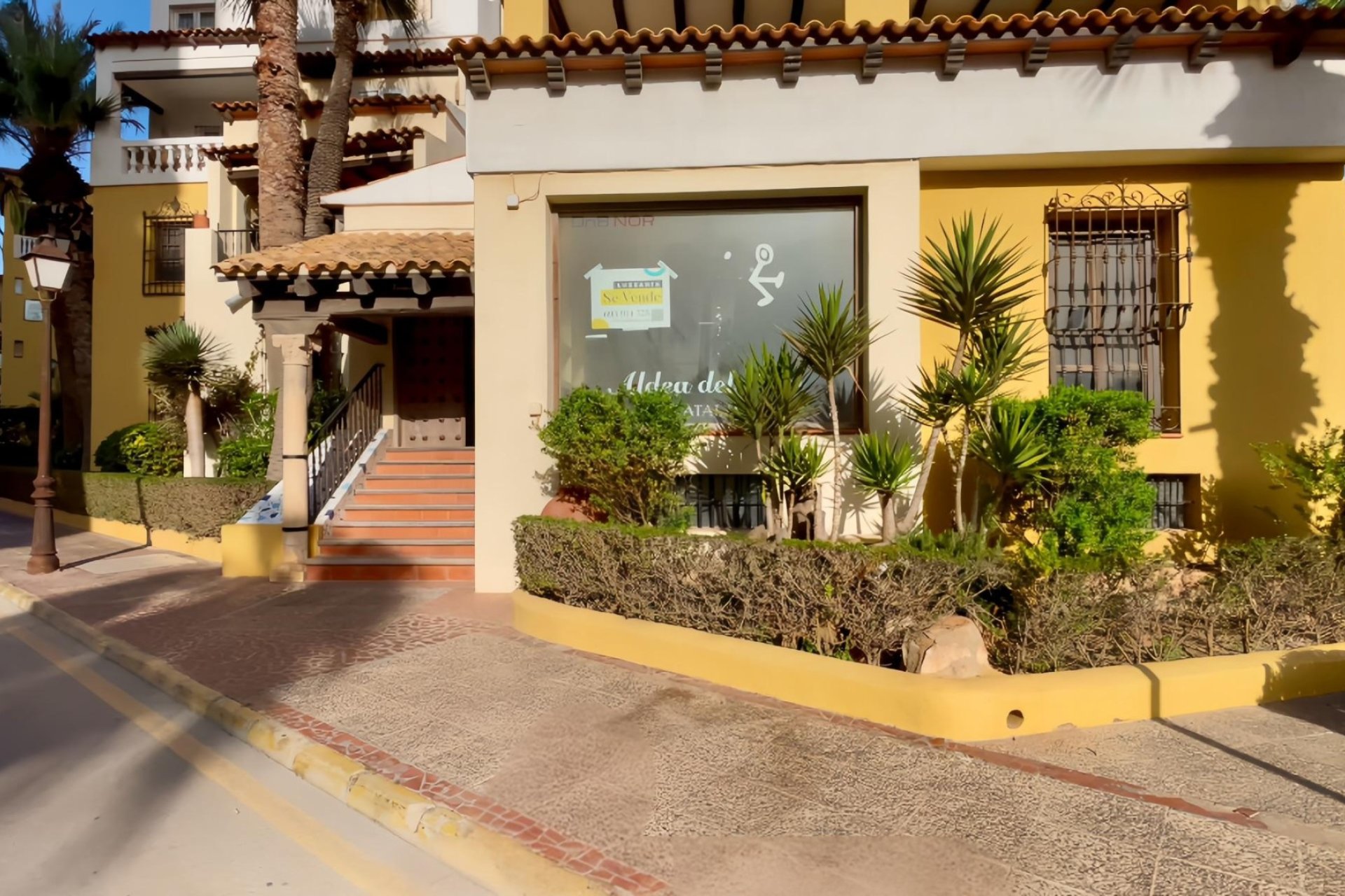 Resale - Commercial -
Torrevieja - Playa Los Locos
