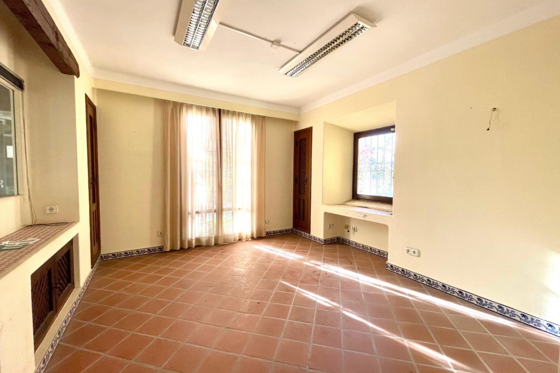 Resale - Commercial -
Torrevieja - Playa Los Locos