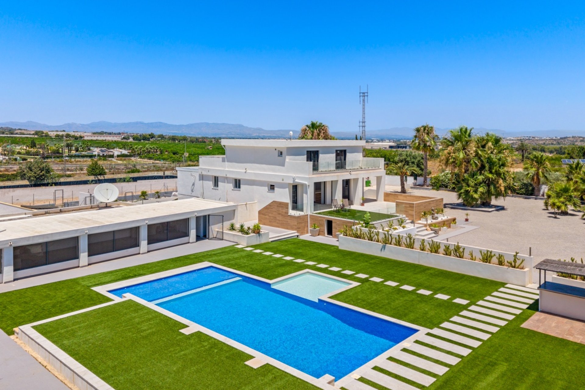 Resale - Country House -
Los Montesinos - La Herrada