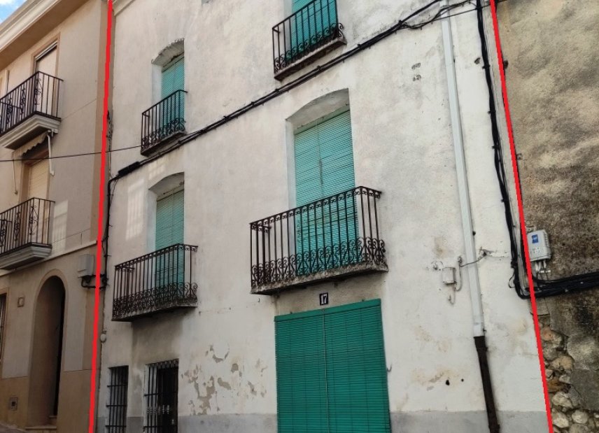 Resale - Townhouse -
Agres - town