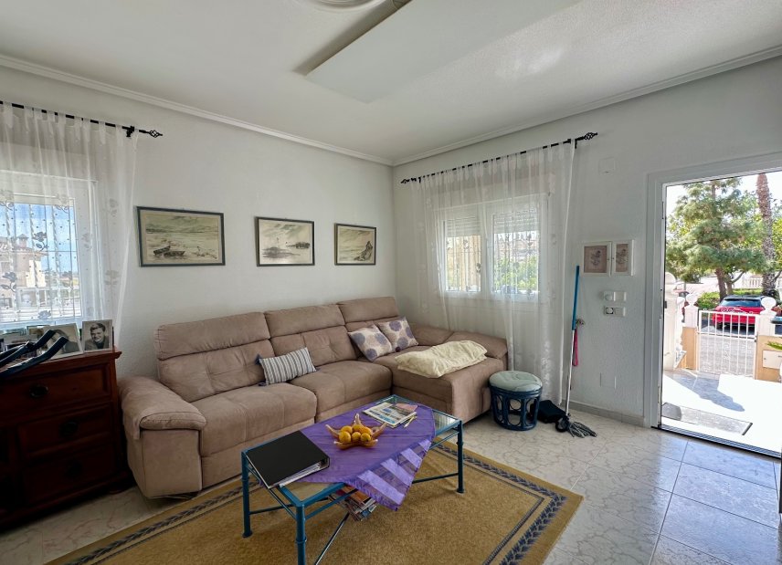 Resale - Townhouse -
Ciudad Quesada - Doña Pepa