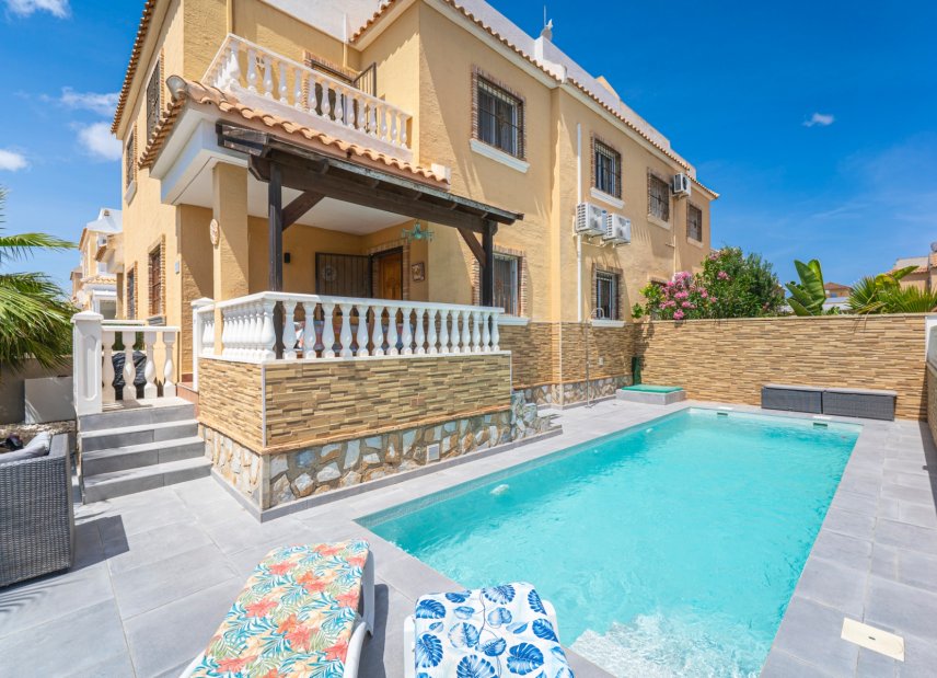 Resale - Townhouse -
Ciudad Quesada