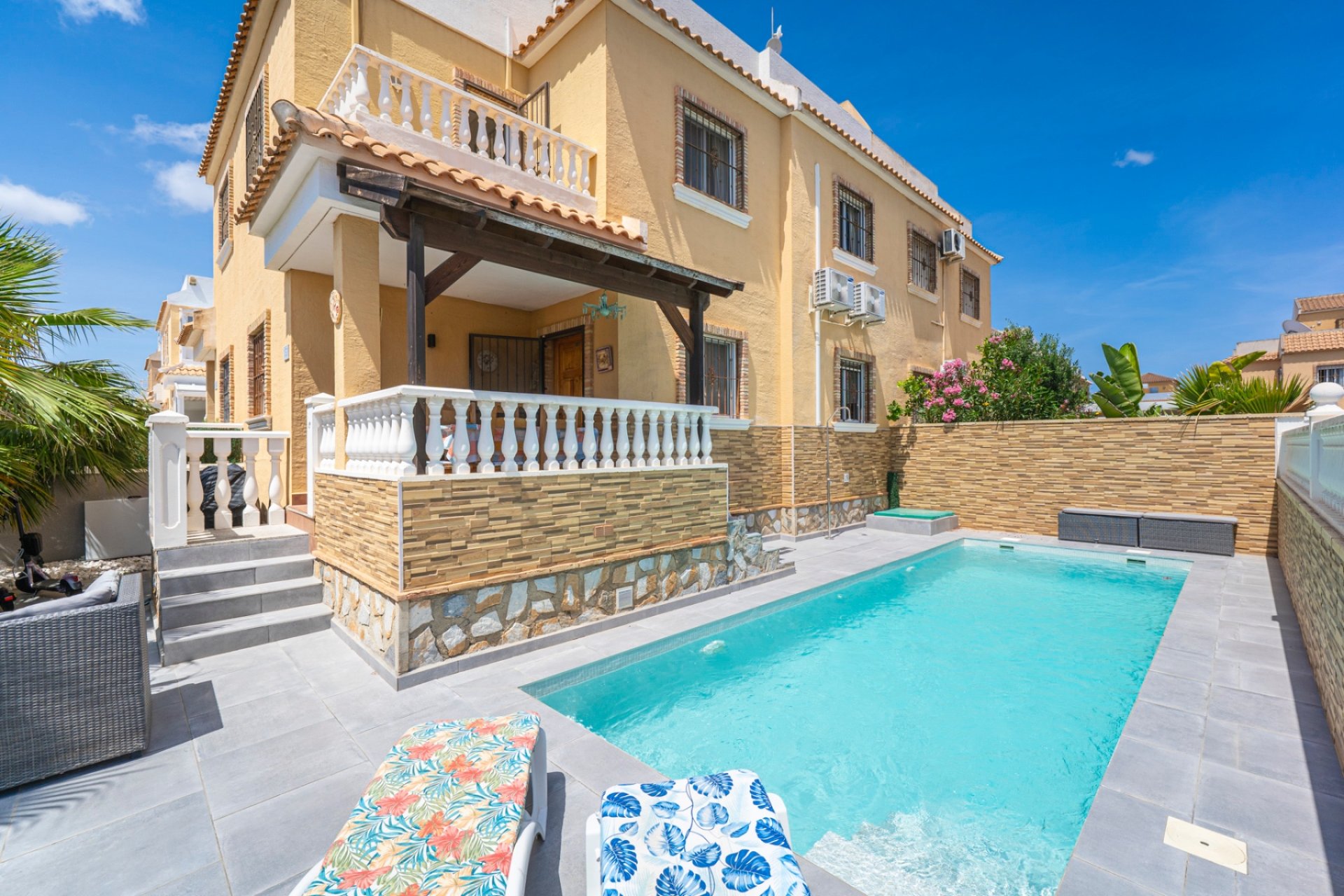 Resale - Townhouse -
Ciudad Quesada