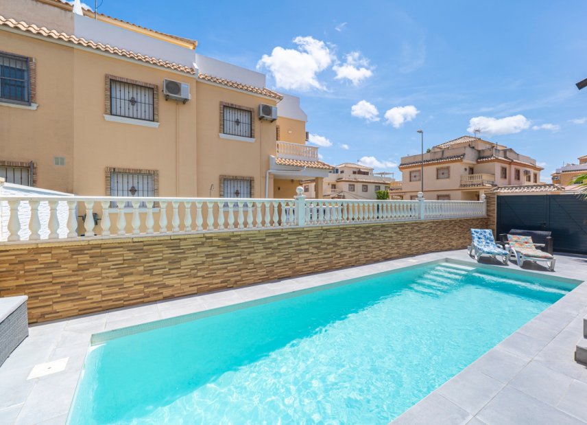 Resale - Townhouse -
Ciudad Quesada
