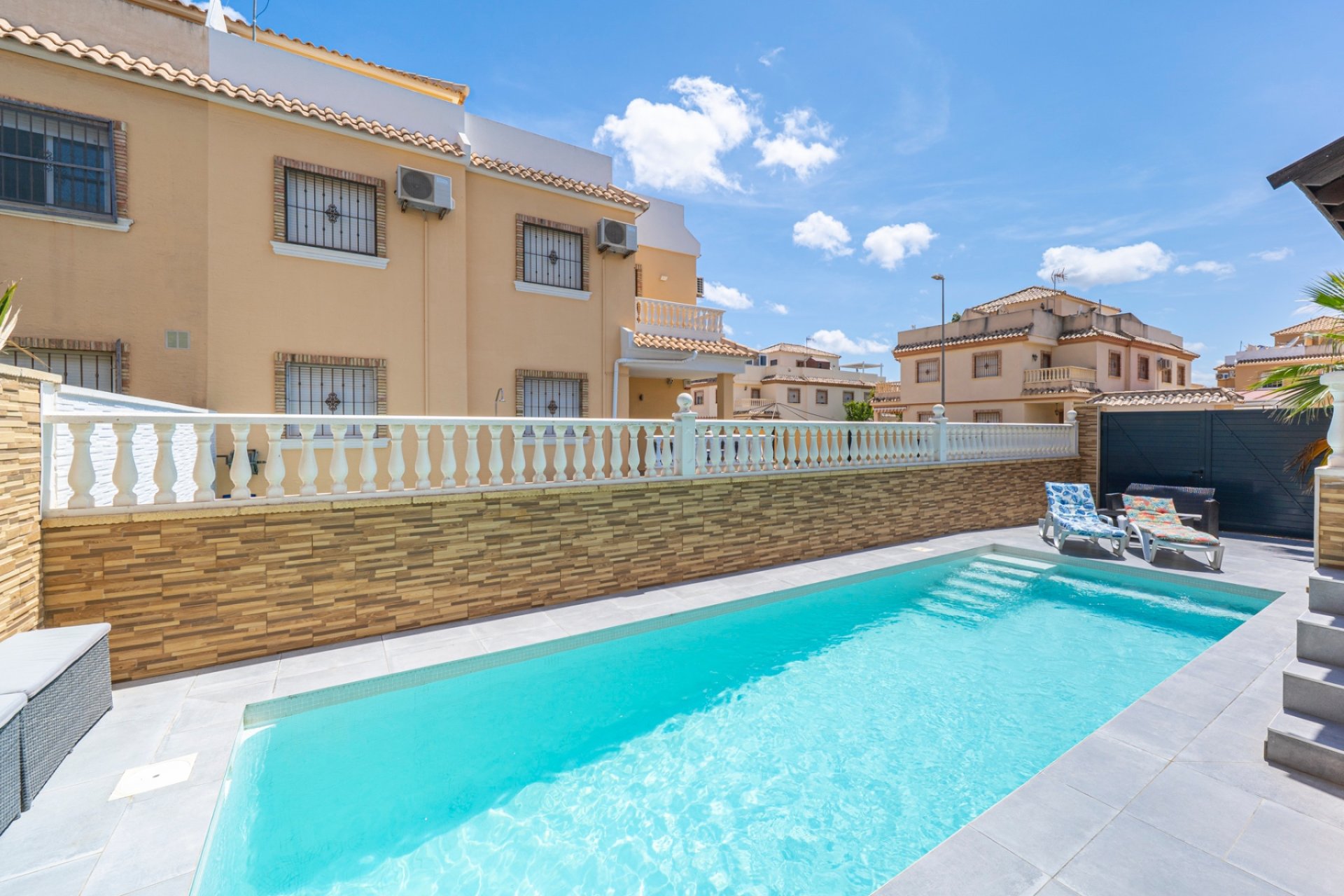 Resale - Townhouse -
Ciudad Quesada